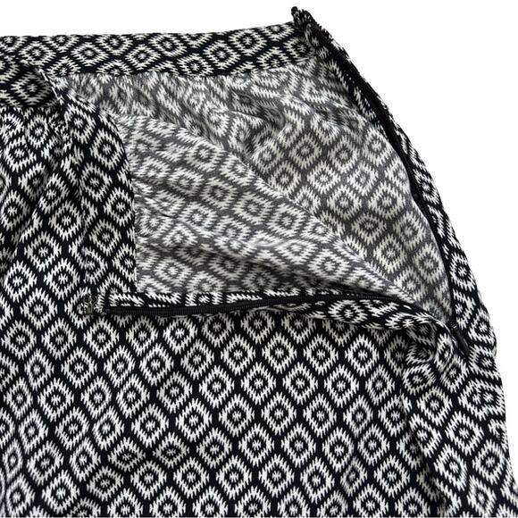 LOFT Outlet Skirt Black White Geometric Design Skater Circle Mini Size 4 NEW - Picture 3 of 10